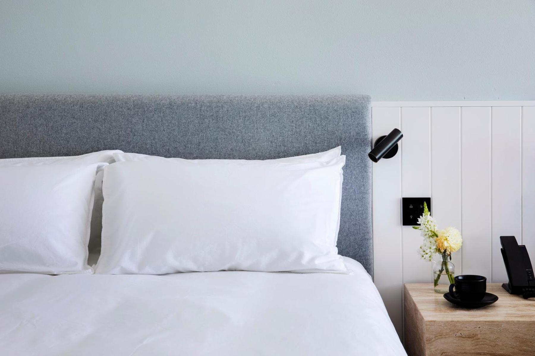 Manly Pacific Sydney Mgallery Collection Ngoại thất bức ảnh A bed with two pillows